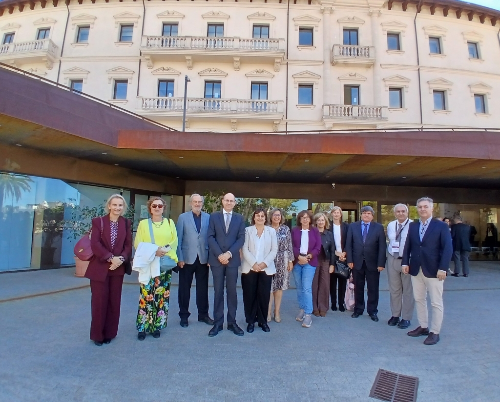 16. Membres i lletrats del Consell Consultiu amb la consellera de Presidència